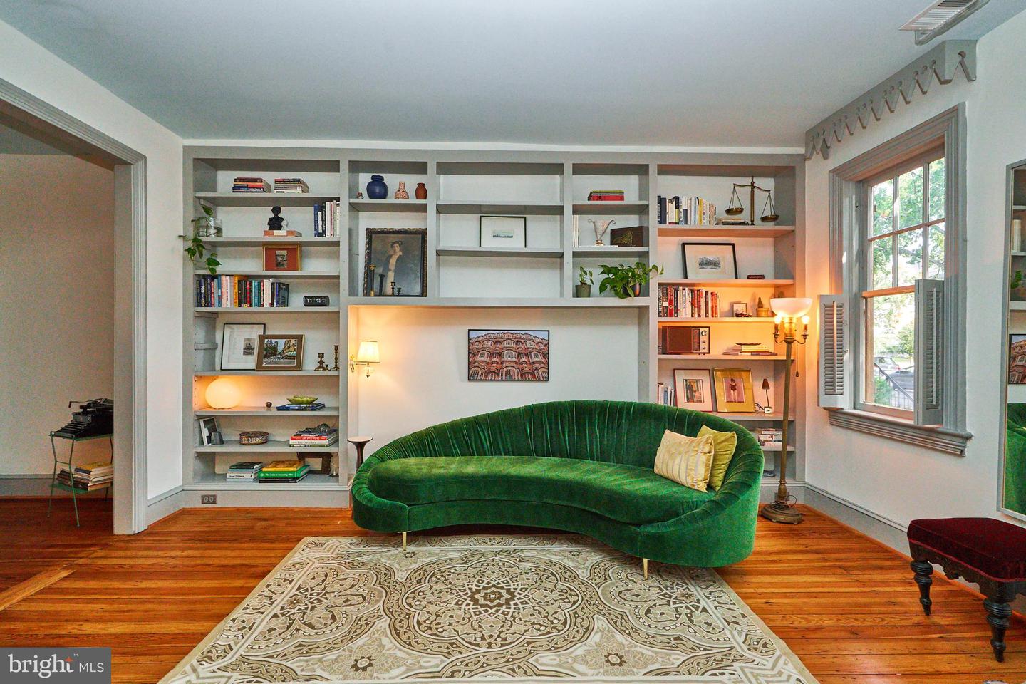 20 9TH ST NE, WASHINGTON, District Of Columbia 20002, 3 Bedrooms Bedrooms, 6 Rooms Rooms,2 BathroomsBathrooms,Residential,For sale,20 9TH ST NE,DCDC2225656 MLS # DCDC2225656