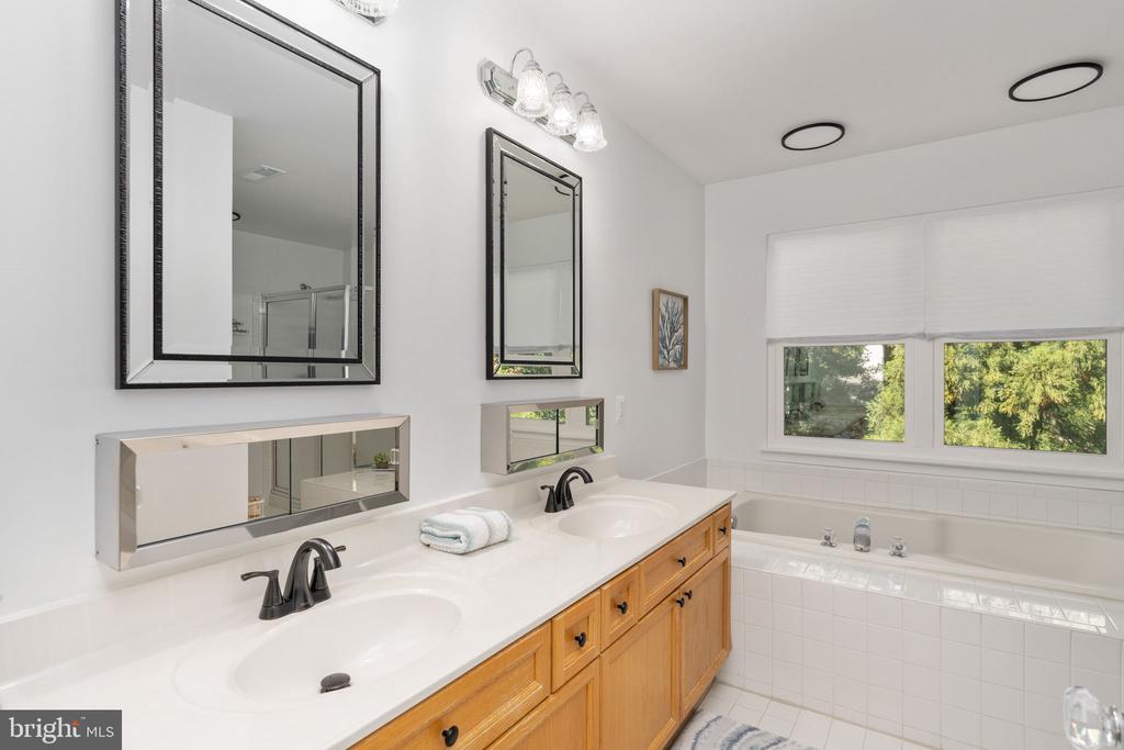 6811 LAKELAND WAY, FREDERICKSBURG, Virginia 22407, 5 Bedrooms Bedrooms, ,3 BathroomsBathrooms,Residential,6811 LAKELAND WAY,VASP2036974 MLS # VASP2036974