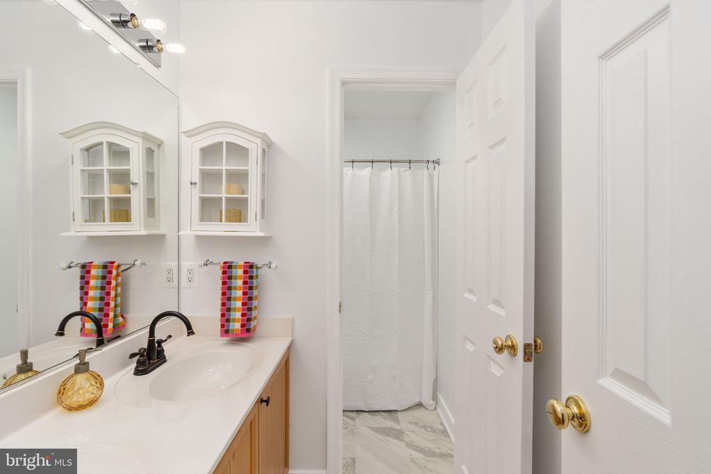 6811 LAKELAND WAY, FREDERICKSBURG, Virginia 22407, 5 Bedrooms Bedrooms, ,3 BathroomsBathrooms,Residential,6811 LAKELAND WAY,VASP2036974 MLS # VASP2036974
