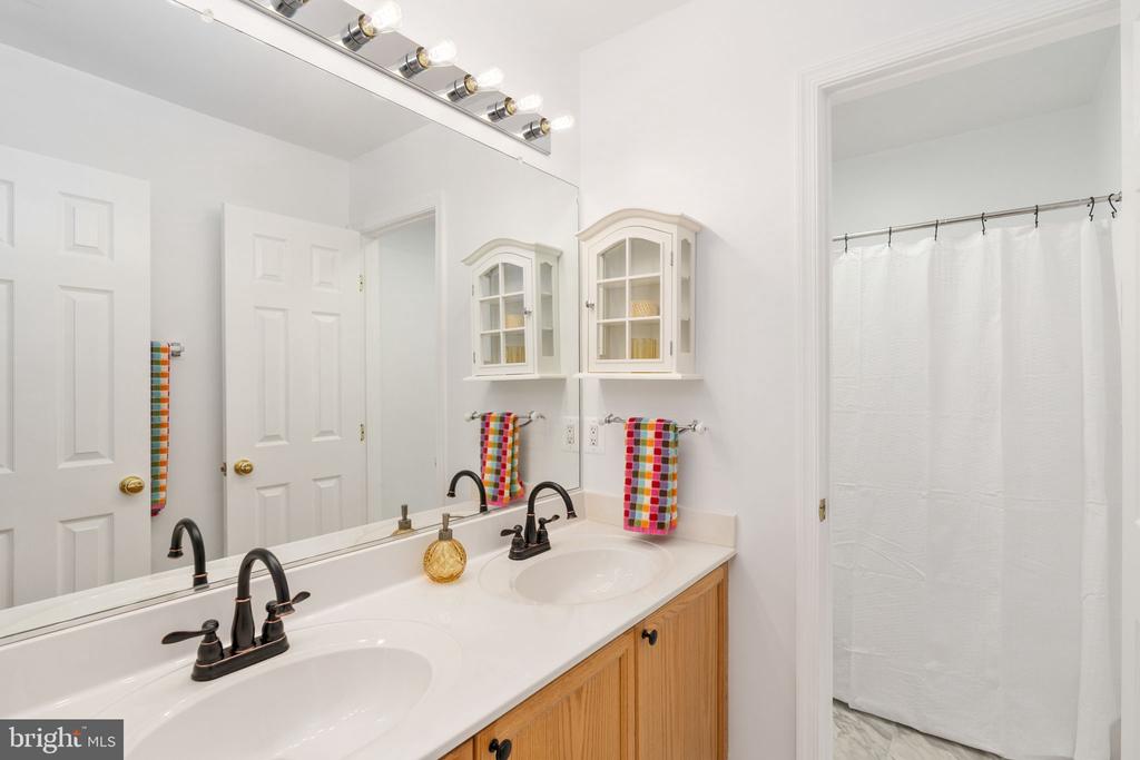 6811 LAKELAND WAY, FREDERICKSBURG, Virginia 22407, 5 Bedrooms Bedrooms, ,3 BathroomsBathrooms,Residential,6811 LAKELAND WAY,VASP2036974 MLS # VASP2036974