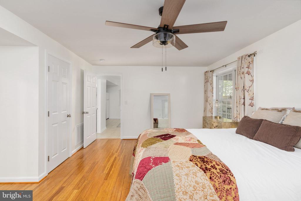 6811 LAKELAND WAY, FREDERICKSBURG, Virginia 22407, 5 Bedrooms Bedrooms, ,3 BathroomsBathrooms,Residential,6811 LAKELAND WAY,VASP2036974 MLS # VASP2036974