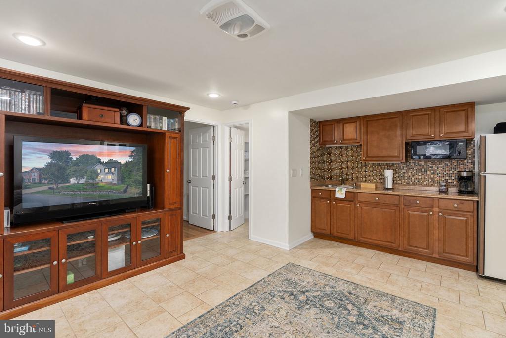 6811 LAKELAND WAY, FREDERICKSBURG, Virginia 22407, 5 Bedrooms Bedrooms, ,3 BathroomsBathrooms,Residential,6811 LAKELAND WAY,VASP2036974 MLS # VASP2036974