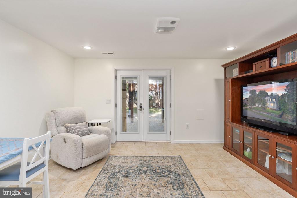 6811 LAKELAND WAY, FREDERICKSBURG, Virginia 22407, 5 Bedrooms Bedrooms, ,3 BathroomsBathrooms,Residential,6811 LAKELAND WAY,VASP2036974 MLS # VASP2036974