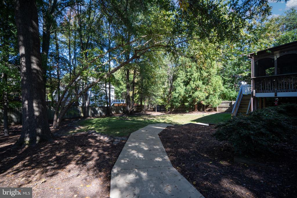 6811 LAKELAND WAY, FREDERICKSBURG, Virginia 22407, 5 Bedrooms Bedrooms, ,3 BathroomsBathrooms,Residential,6811 LAKELAND WAY,VASP2036974 MLS # VASP2036974
