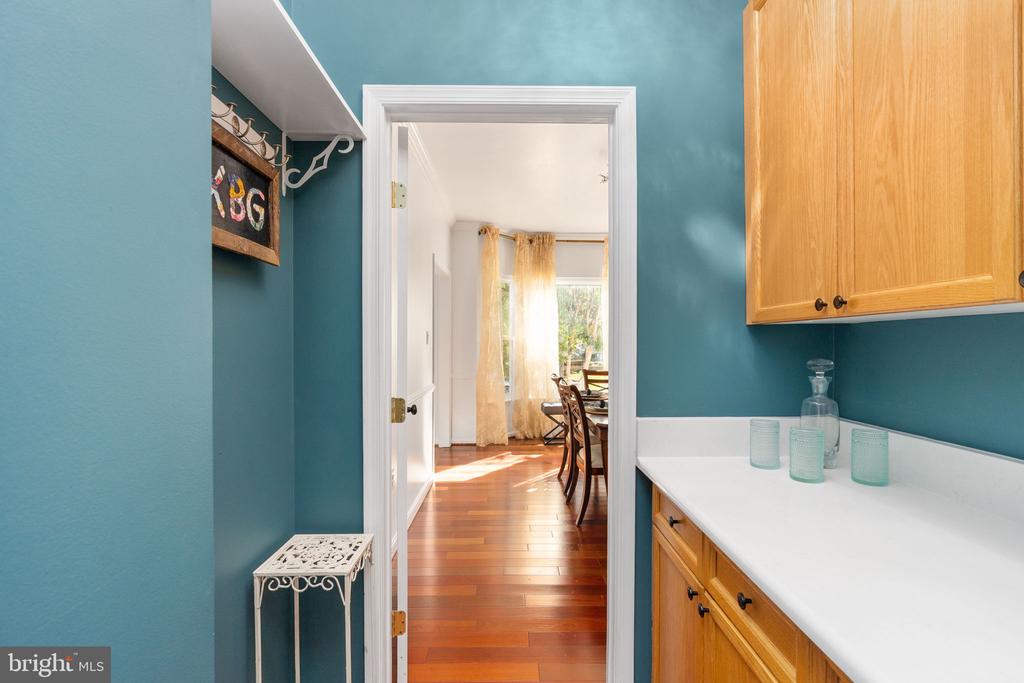 6811 LAKELAND WAY, FREDERICKSBURG, Virginia 22407, 5 Bedrooms Bedrooms, ,3 BathroomsBathrooms,Residential,6811 LAKELAND WAY,VASP2036974 MLS # VASP2036974