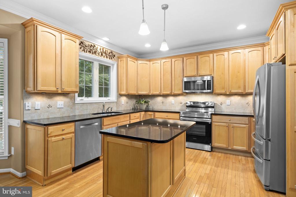 10704 WHISPERING WAY, FREDERICKSBURG, Virginia 22407, 5 Bedrooms Bedrooms, ,3 BathroomsBathrooms,Residential,10704 WHISPERING WAY,VASP2036976 MLS # VASP2036976