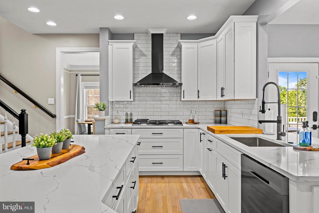 6288 REDWINGED BLACKBIRD DR, WARRENTON, Virginia, 5 Bedrooms Bedrooms, ,3 BathroomsBathrooms,Residential,6288 REDWINGED BLACKBIRD DR,VAFQ2019438 MLS # VAFQ2019438