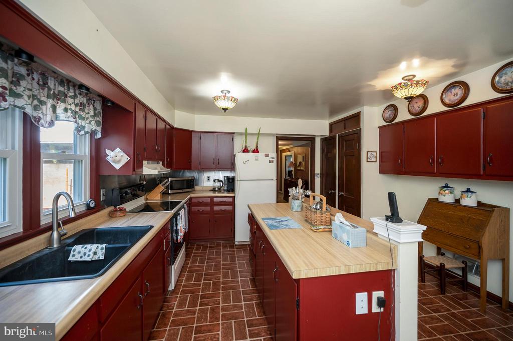31934 INDIANTOWN RD, LOCUST GROVE, Virginia 22508, 3 Bedrooms Bedrooms, ,2 BathroomsBathrooms,Residential,31934 INDIANTOWN RD,VAOR2012576 MLS # VAOR2012576