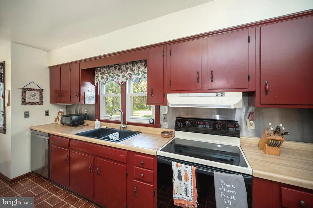 31934 INDIANTOWN RD, LOCUST GROVE, Virginia 22508, 3 Bedrooms Bedrooms, ,2 BathroomsBathrooms,Residential,31934 INDIANTOWN RD,VAOR2012576 MLS # VAOR2012576