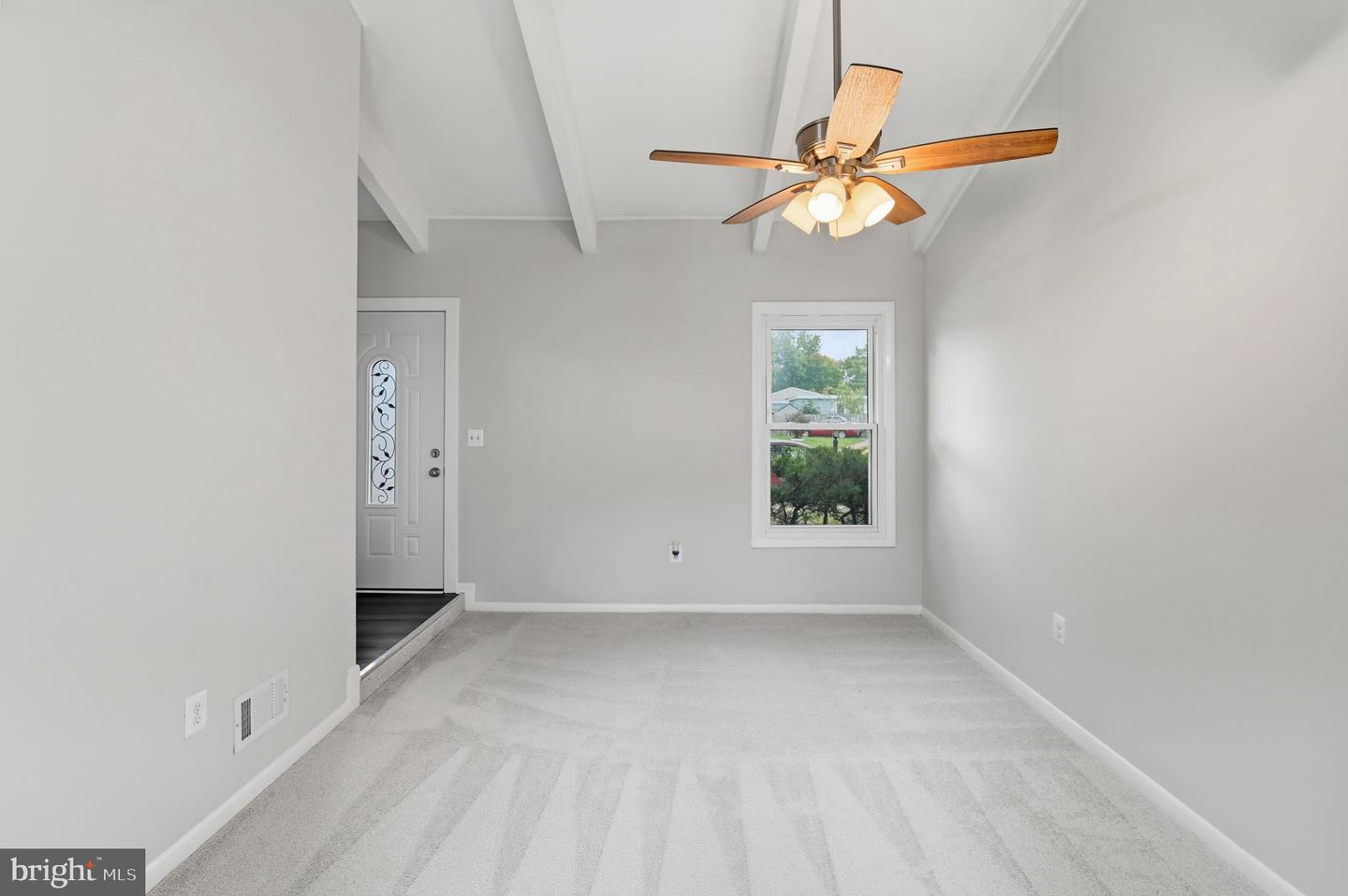 6018 REGENTS PARK RD, CENTREVILLE, Virginia 20120, 2 Bedrooms Bedrooms, ,1 BathroomBathrooms,Residential,For sale,6018 REGENTS PARK RD,VAFX2274098 MLS # VAFX2274098
