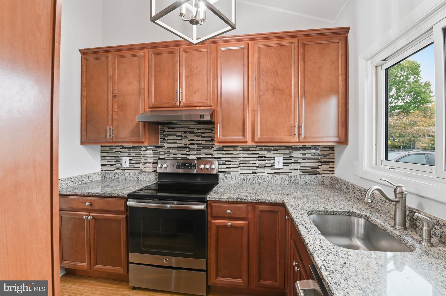 6018 REGENTS PARK RD, CENTREVILLE, Virginia 20120, 2 Bedrooms Bedrooms, ,1 BathroomBathrooms,Residential,For sale,6018 REGENTS PARK RD,VAFX2274098 MLS # VAFX2274098