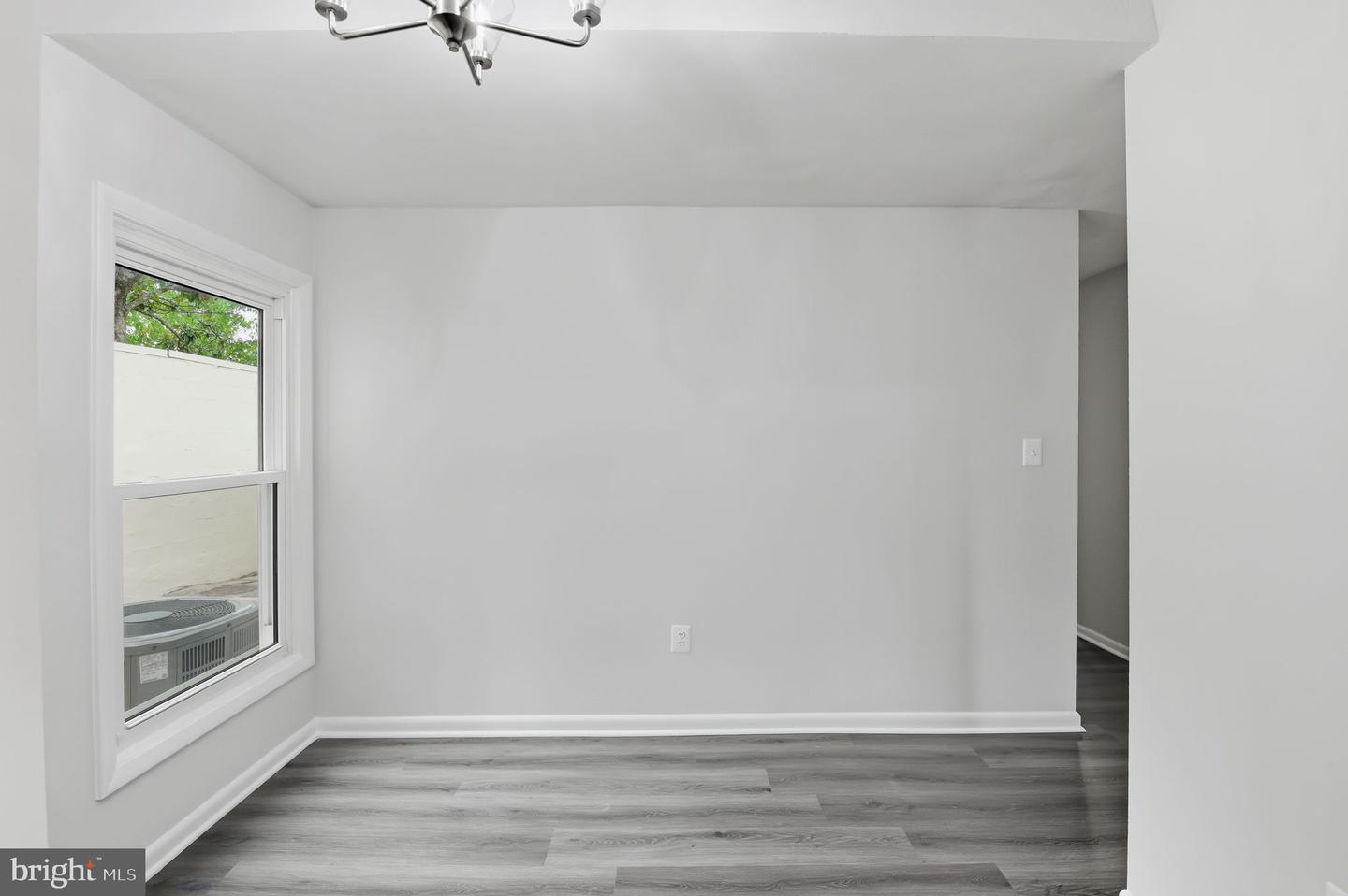 6018 REGENTS PARK RD, CENTREVILLE, Virginia 20120, 2 Bedrooms Bedrooms, ,1 BathroomBathrooms,Residential,For sale,6018 REGENTS PARK RD,VAFX2274098 MLS # VAFX2274098