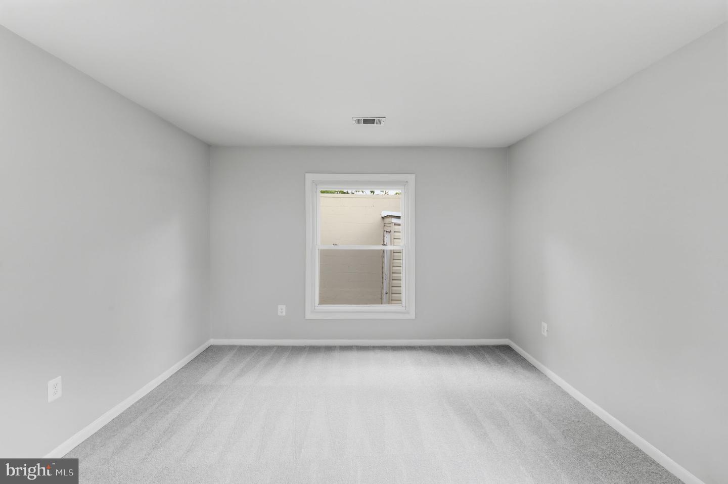 6018 REGENTS PARK RD, CENTREVILLE, Virginia 20120, 2 Bedrooms Bedrooms, ,1 BathroomBathrooms,Residential,For sale,6018 REGENTS PARK RD,VAFX2274098 MLS # VAFX2274098