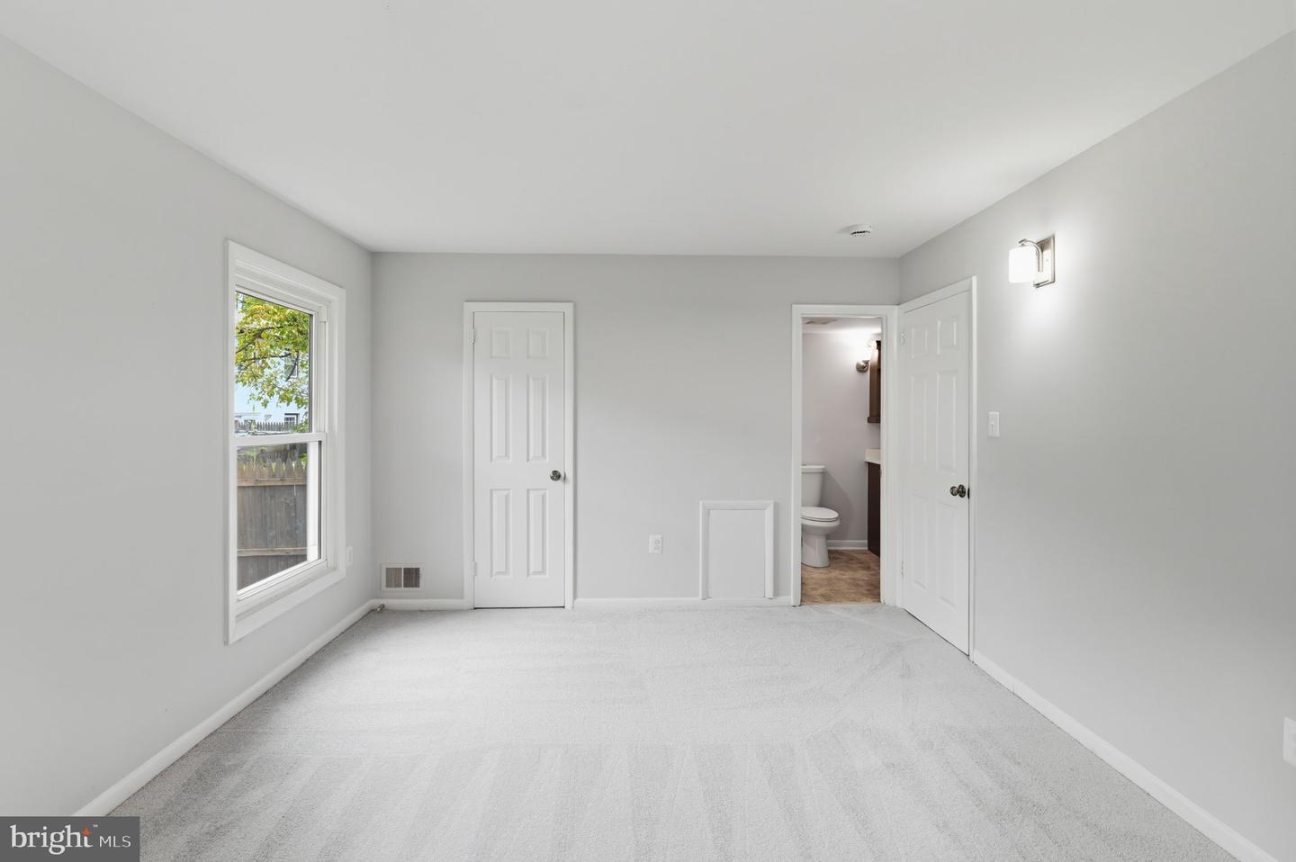 6018 REGENTS PARK RD, CENTREVILLE, Virginia 20120, 2 Bedrooms Bedrooms, ,1 BathroomBathrooms,Residential,For sale,6018 REGENTS PARK RD,VAFX2274098 MLS # VAFX2274098