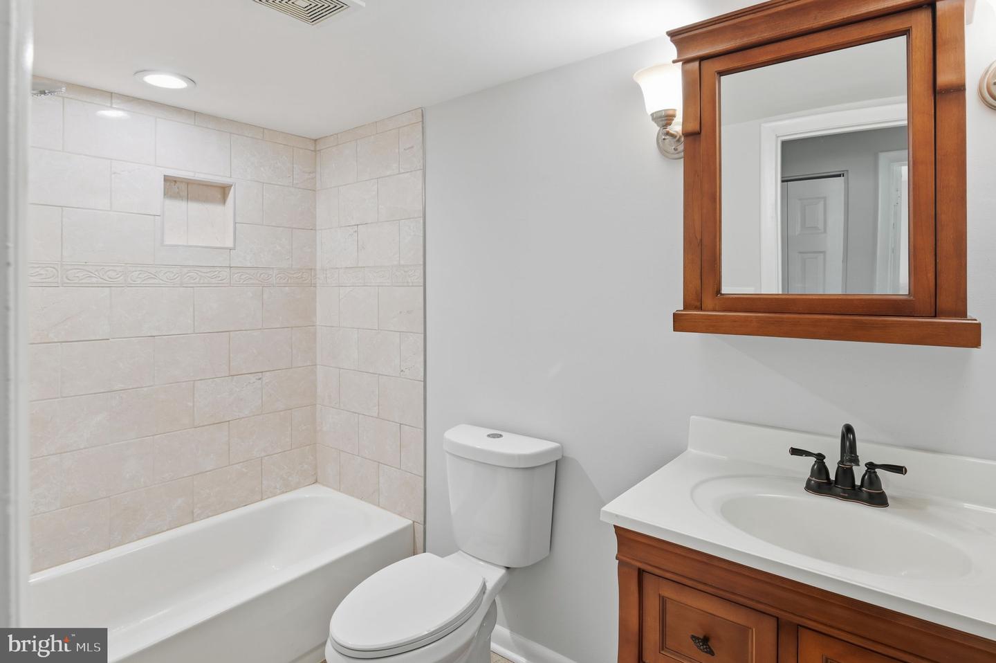 6018 REGENTS PARK RD, CENTREVILLE, Virginia 20120, 2 Bedrooms Bedrooms, ,1 BathroomBathrooms,Residential,For sale,6018 REGENTS PARK RD,VAFX2274098 MLS # VAFX2274098