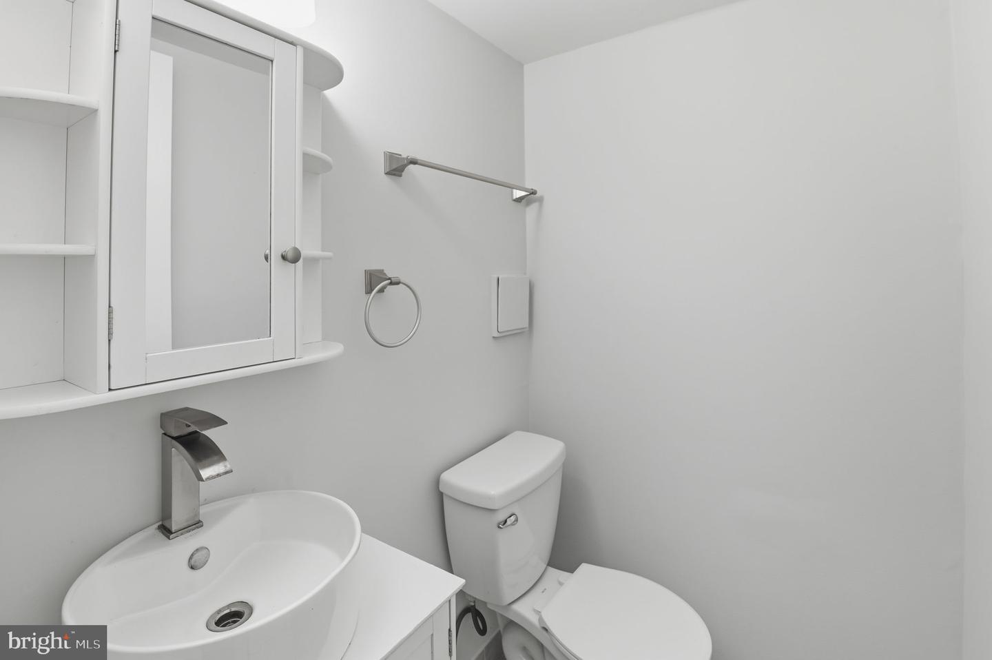 6018 REGENTS PARK RD, CENTREVILLE, Virginia 20120, 2 Bedrooms Bedrooms, ,1 BathroomBathrooms,Residential,For sale,6018 REGENTS PARK RD,VAFX2274098 MLS # VAFX2274098