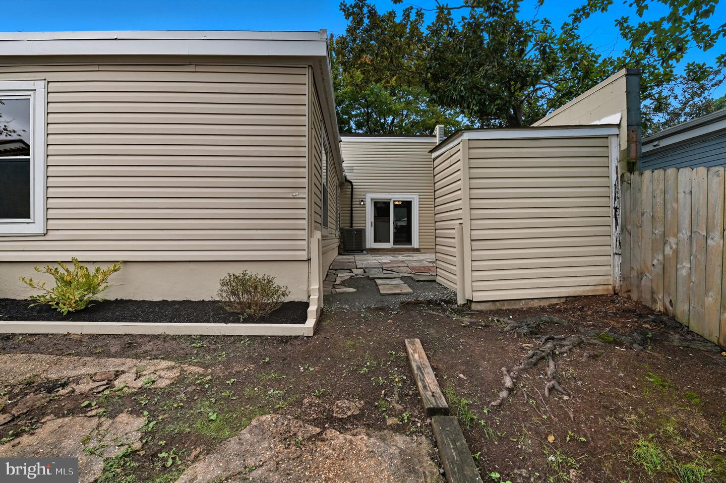 6018 REGENTS PARK RD, CENTREVILLE, Virginia 20120, 2 Bedrooms Bedrooms, ,1 BathroomBathrooms,Residential,For sale,6018 REGENTS PARK RD,VAFX2274098 MLS # VAFX2274098