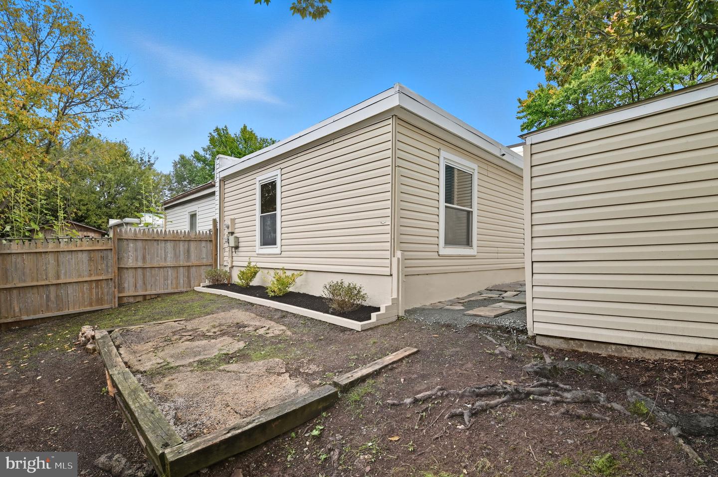 6018 REGENTS PARK RD, CENTREVILLE, Virginia 20120, 2 Bedrooms Bedrooms, ,1 BathroomBathrooms,Residential,For sale,6018 REGENTS PARK RD,VAFX2274098 MLS # VAFX2274098