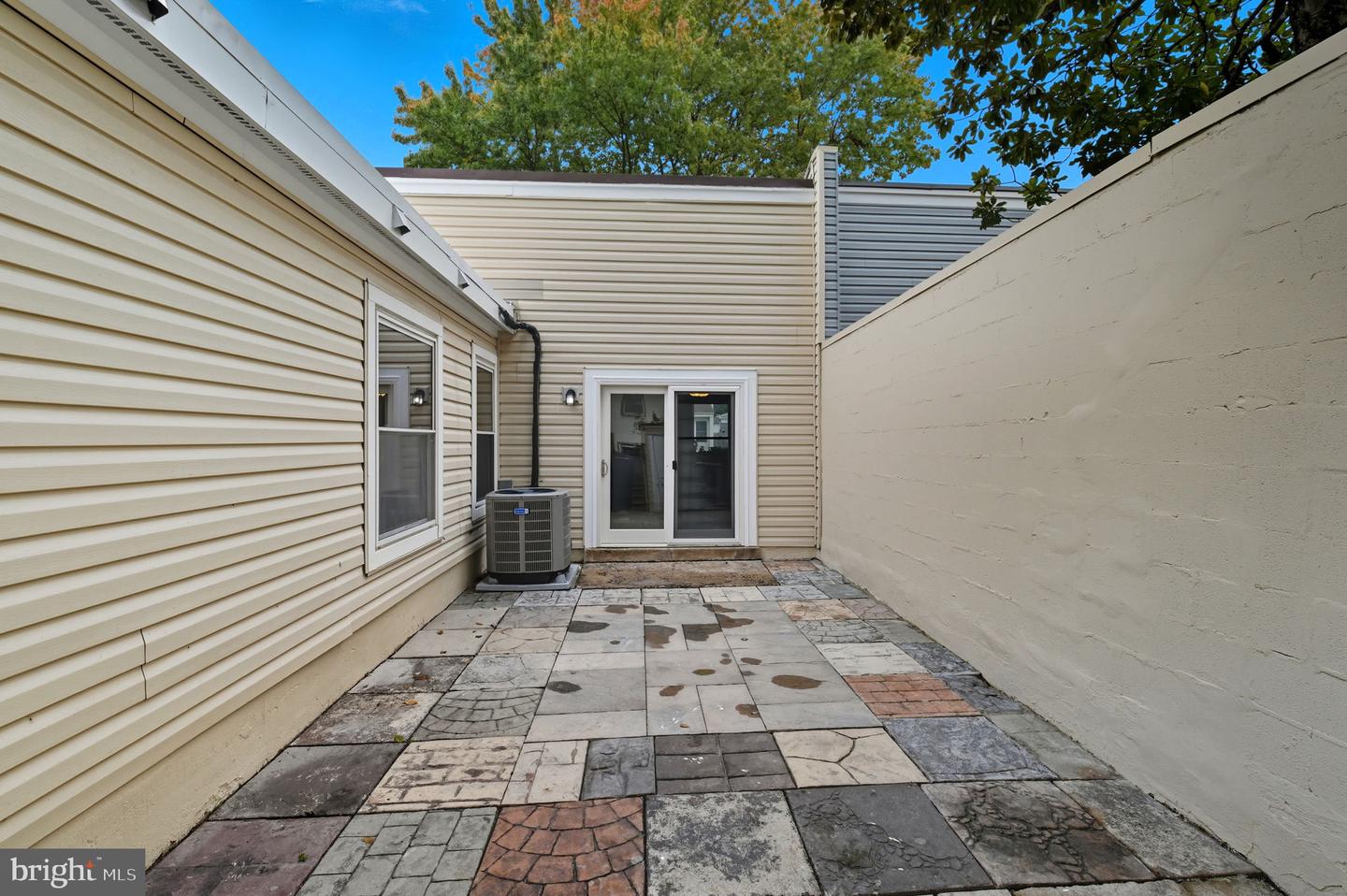 6018 REGENTS PARK RD, CENTREVILLE, Virginia 20120, 2 Bedrooms Bedrooms, ,1 BathroomBathrooms,Residential,For sale,6018 REGENTS PARK RD,VAFX2274098 MLS # VAFX2274098