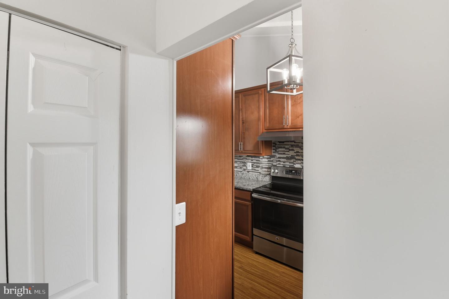 6018 REGENTS PARK RD, CENTREVILLE, Virginia 20120, 2 Bedrooms Bedrooms, ,1 BathroomBathrooms,Residential,For sale,6018 REGENTS PARK RD,VAFX2274098 MLS # VAFX2274098