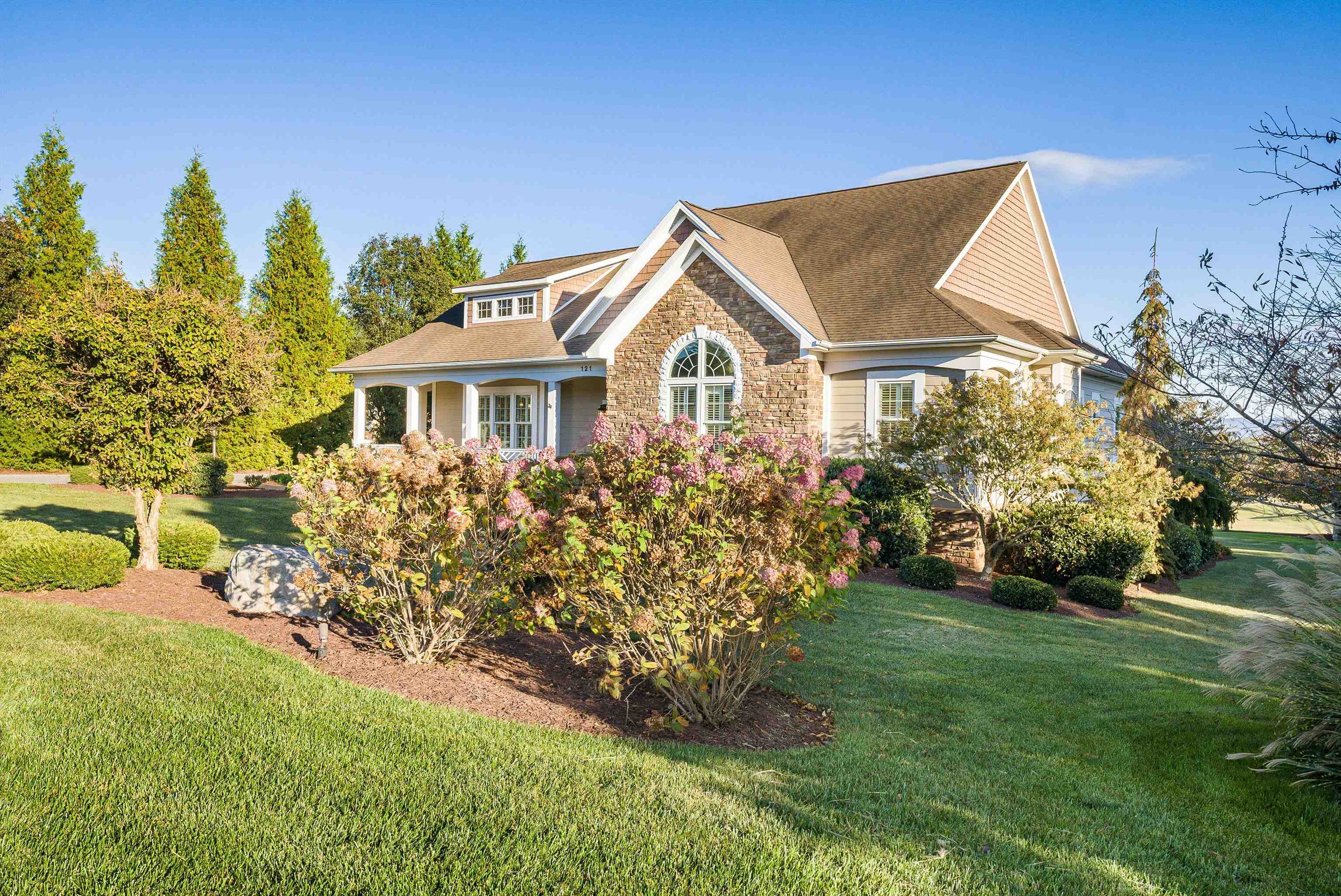 121 CLAREMONT AVE, ROCKINGHAM, Virginia 22801, 4 Bedrooms Bedrooms, ,3 BathroomsBathrooms,Residential,121 CLAREMONT AVE,670183 MLS # 670183