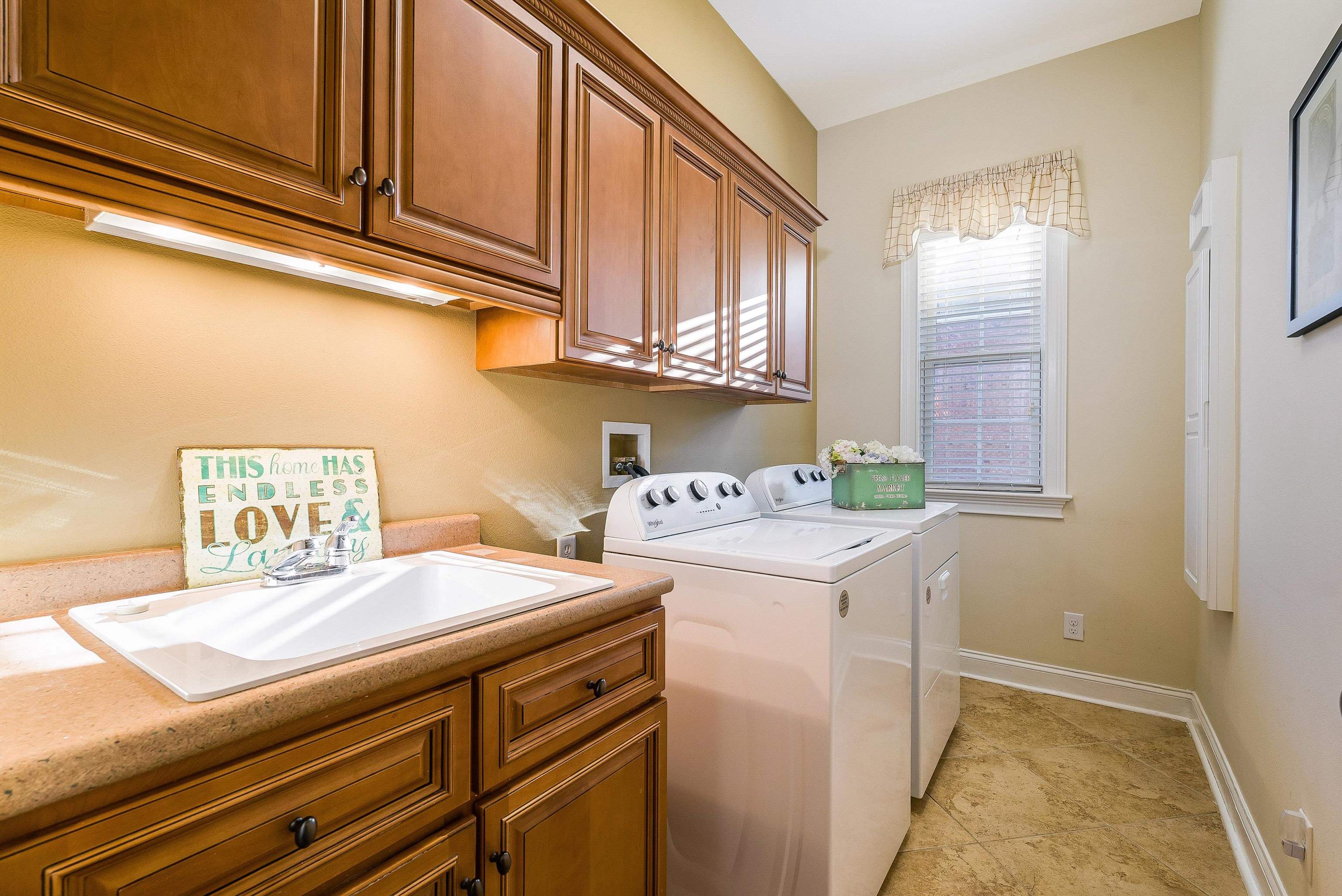 121 CLAREMONT AVE, ROCKINGHAM, Virginia 22801, 4 Bedrooms Bedrooms, ,3 BathroomsBathrooms,Residential,121 CLAREMONT AVE,670183 MLS # 670183