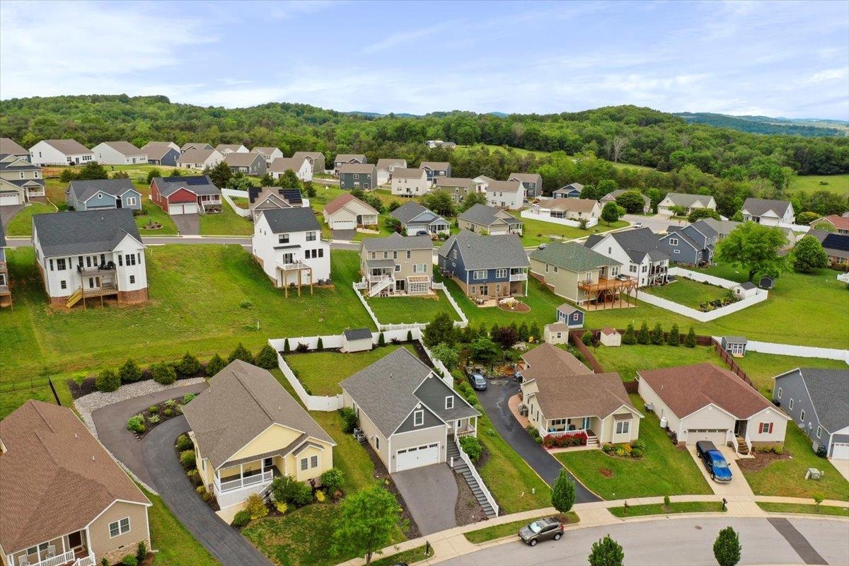 115 BEAUREGARD DR, STAUNTON, Virginia 24401, 3 Bedrooms Bedrooms, ,2 BathroomsBathrooms,Residential,115 BEAUREGARD DR,670186 MLS # 670186