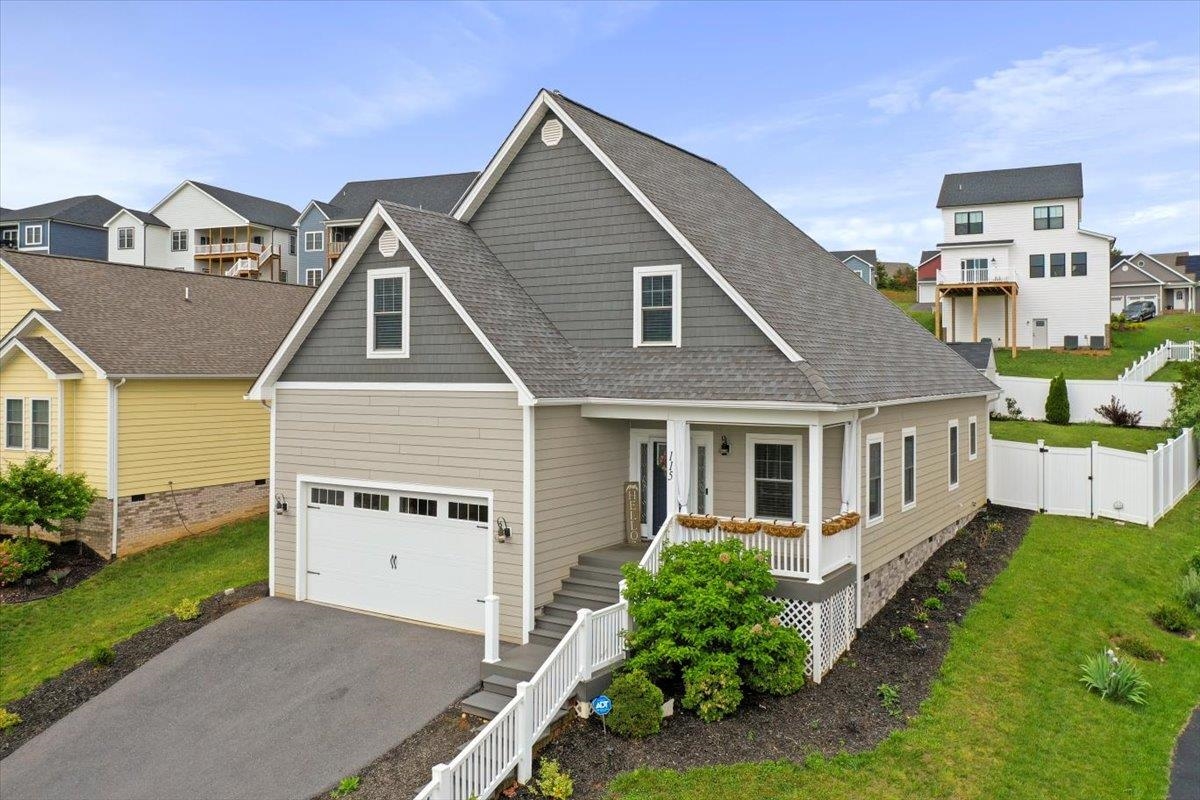 115 BEAUREGARD DR, STAUNTON, Virginia 24401, 3 Bedrooms Bedrooms, ,2 BathroomsBathrooms,Residential,115 BEAUREGARD DR,670186 MLS # 670186