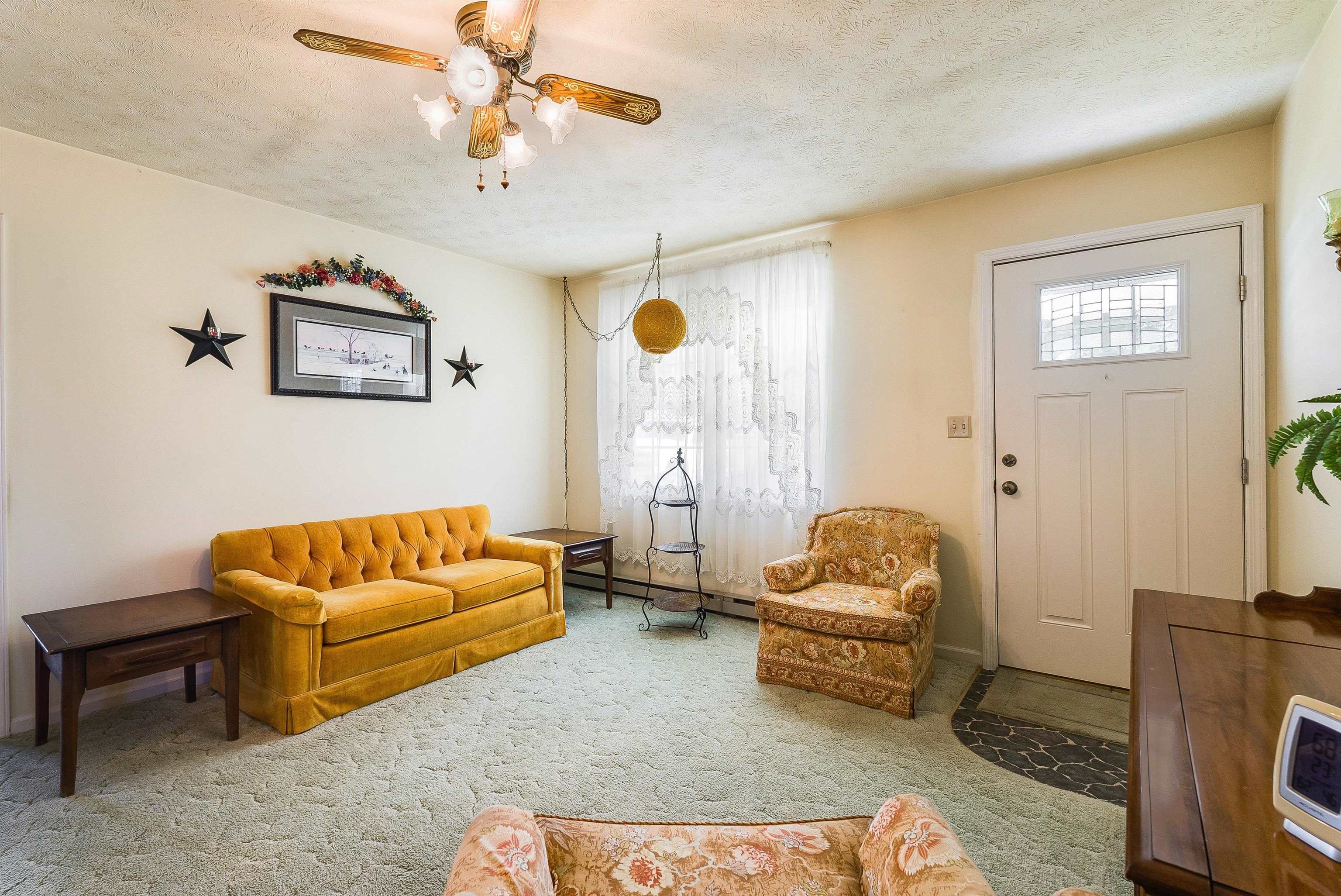 3430 OAK RIDGE RD, MOUNT CRAWFORD, Virginia 22841, 3 Bedrooms Bedrooms, ,1 BathroomBathrooms,Residential,3430 OAK RIDGE RD,670189 MLS # 670189