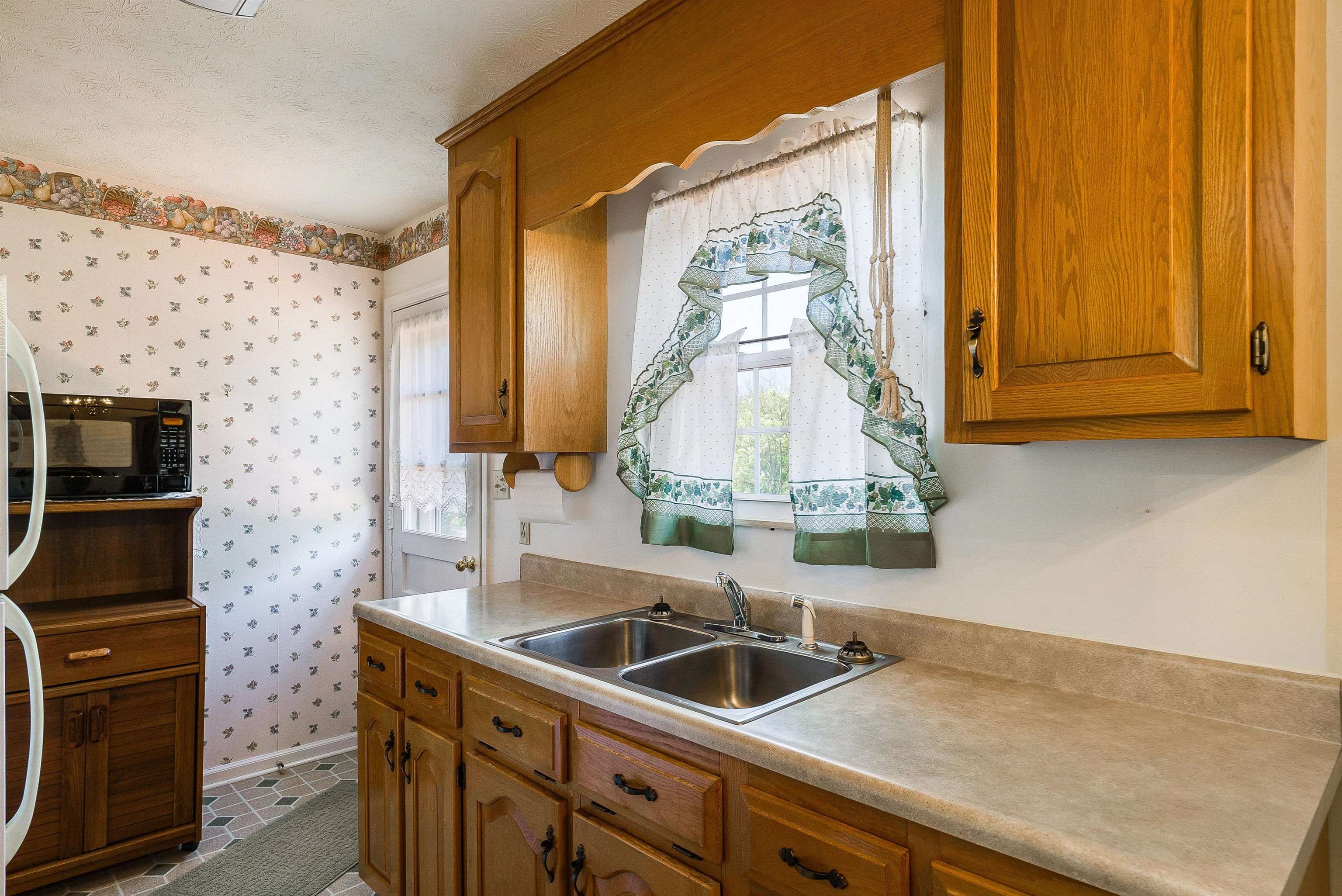 3430 OAK RIDGE RD, MOUNT CRAWFORD, Virginia 22841, 3 Bedrooms Bedrooms, ,1 BathroomBathrooms,Residential,3430 OAK RIDGE RD,670189 MLS # 670189