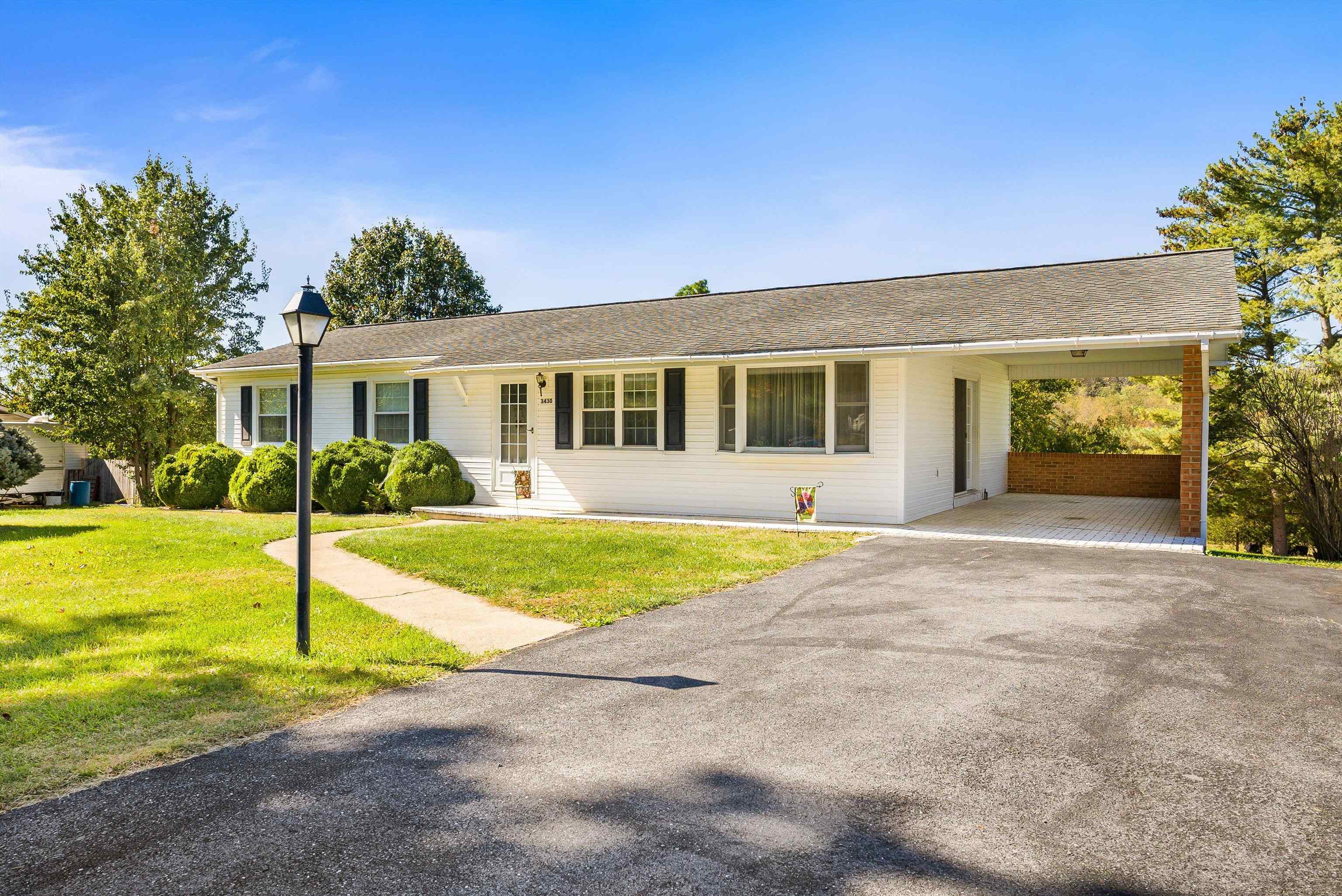 3430 OAK RIDGE RD, MOUNT CRAWFORD, Virginia 22841, 3 Bedrooms Bedrooms, ,1 BathroomBathrooms,Residential,3430 OAK RIDGE RD,670189 MLS # 670189