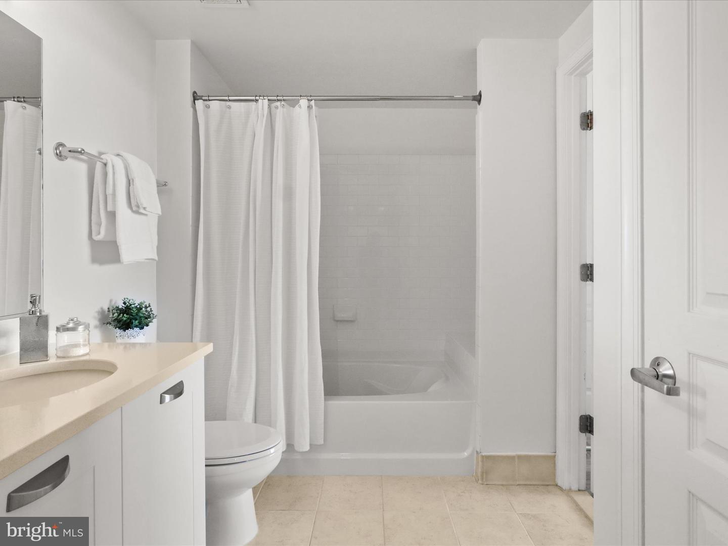2451 MIDTOWN AVE #921, ALEXANDRIA, Virginia 22303, 1 Bedroom Bedrooms, ,1 BathroomBathrooms,Residential,For sale,2451 MIDTOWN AVE #921,VAFX2274530 MLS # VAFX2274530