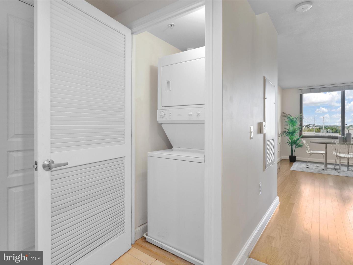 2451 MIDTOWN AVE #921, ALEXANDRIA, Virginia 22303, 1 Bedroom Bedrooms, ,1 BathroomBathrooms,Residential,For sale,2451 MIDTOWN AVE #921,VAFX2274530 MLS # VAFX2274530