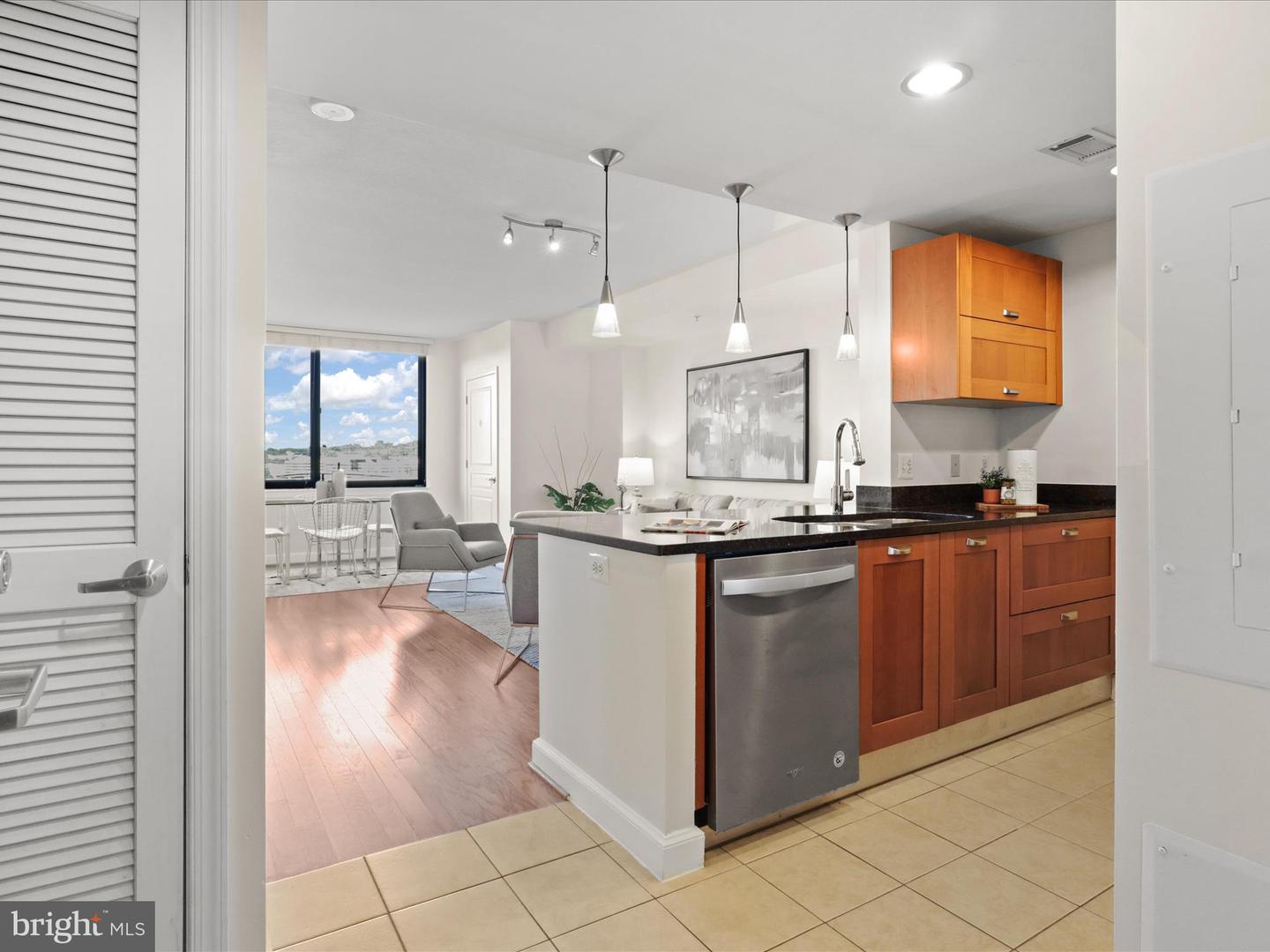 2451 MIDTOWN AVE #921, ALEXANDRIA, Virginia 22303, 1 Bedroom Bedrooms, ,1 BathroomBathrooms,Residential,For sale,2451 MIDTOWN AVE #921,VAFX2274530 MLS # VAFX2274530