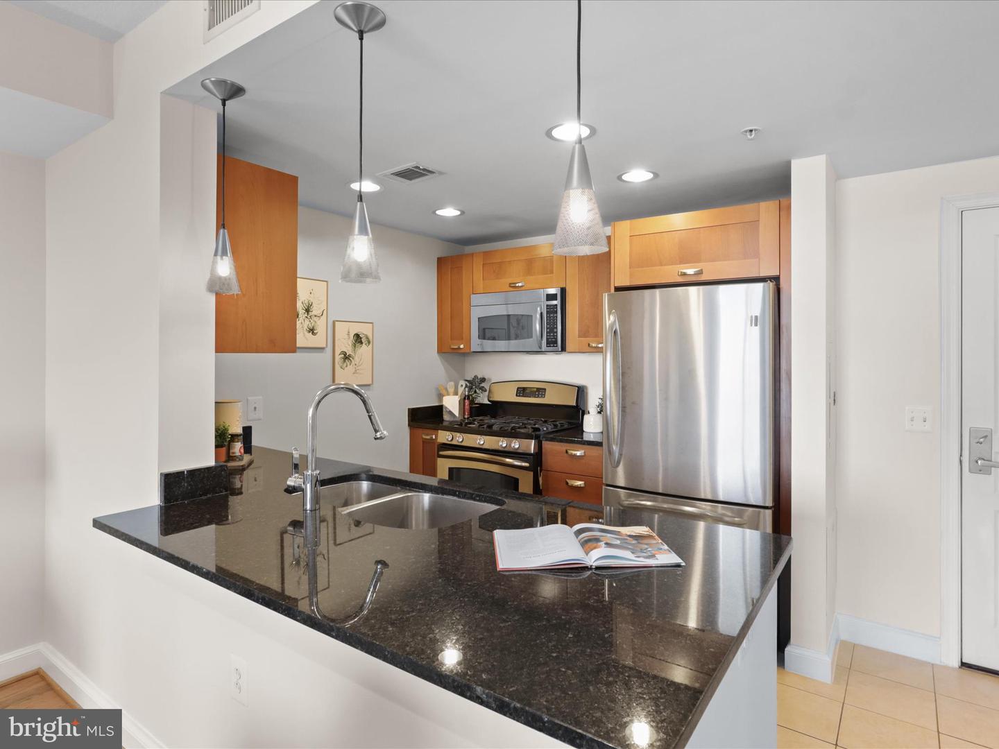 2451 MIDTOWN AVE #921, ALEXANDRIA, Virginia 22303, 1 Bedroom Bedrooms, ,1 BathroomBathrooms,Residential,For sale,2451 MIDTOWN AVE #921,VAFX2274530 MLS # VAFX2274530