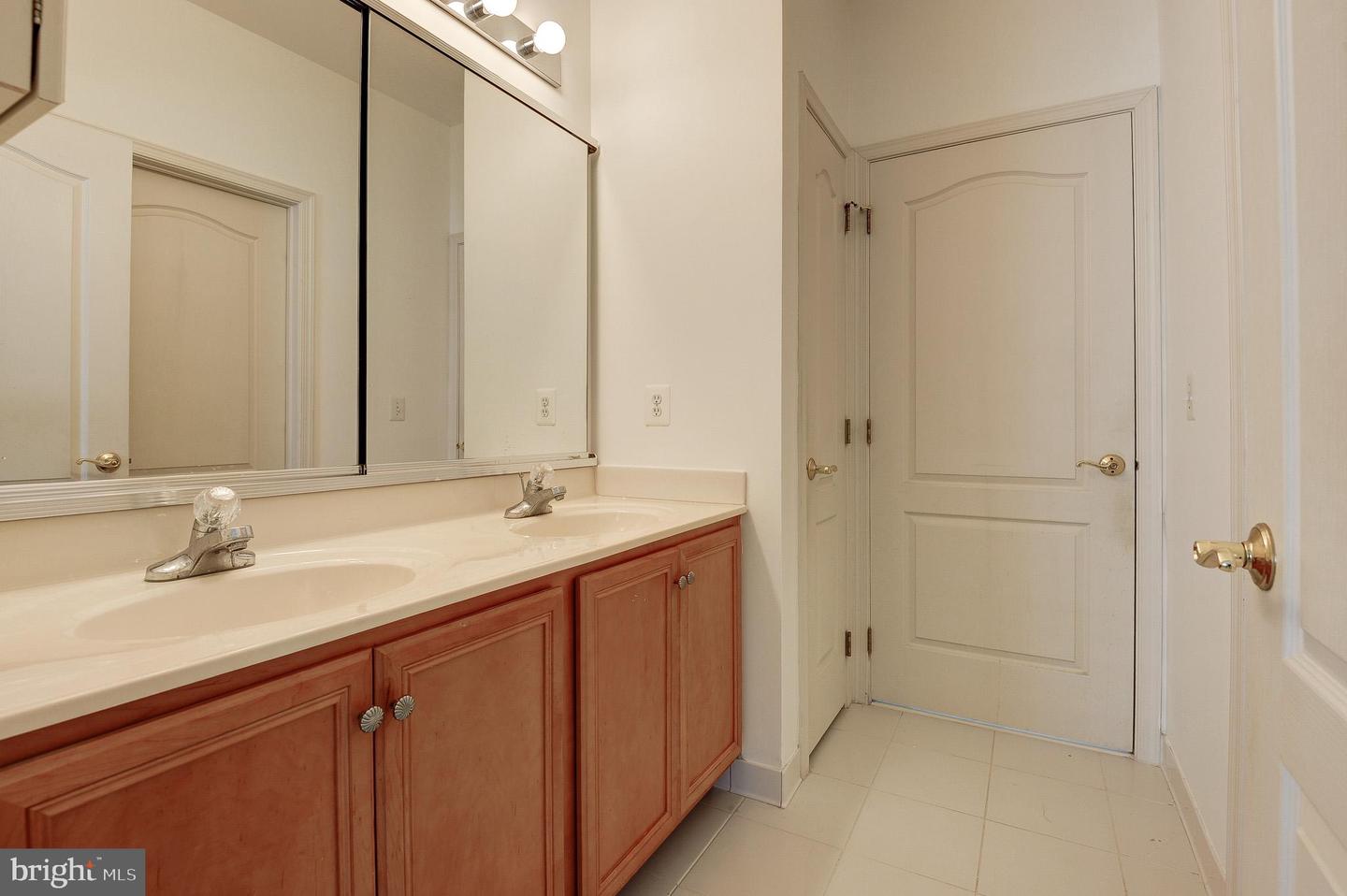 20343 KIAWAH ISLAND DR, ASHBURN, Virginia 20147, 4 Bedrooms Bedrooms, ,3 BathroomsBathrooms,Residential,For sale,20343 KIAWAH ISLAND DR,VALO2109012 MLS # VALO2109012
