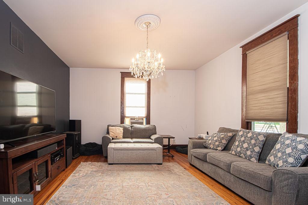 214 LEE ST, FRONT ROYAL, Virginia 22630, 4 Bedrooms Bedrooms, ,1 BathroomBathrooms,Residential,For sale,214 LEE ST,VAWR2012574 MLS # VAWR2012574
