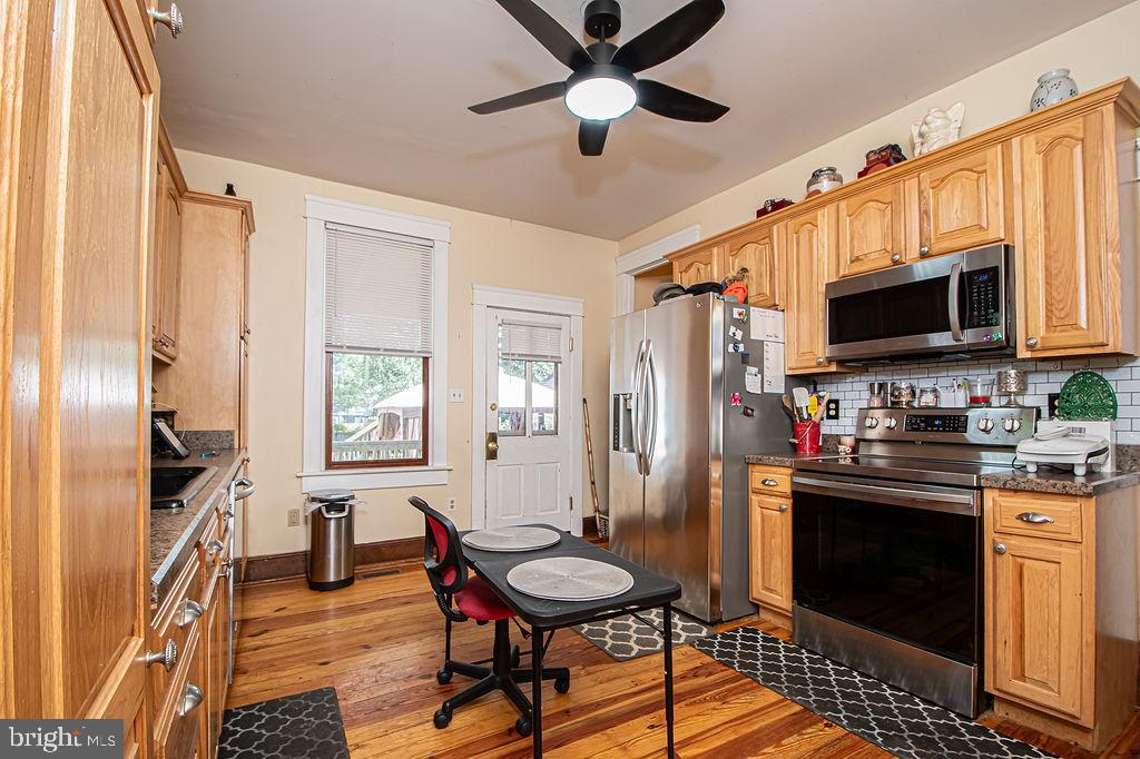 214 LEE ST, FRONT ROYAL, Virginia 22630, 4 Bedrooms Bedrooms, ,1 BathroomBathrooms,Residential,For sale,214 LEE ST,VAWR2012574 MLS # VAWR2012574