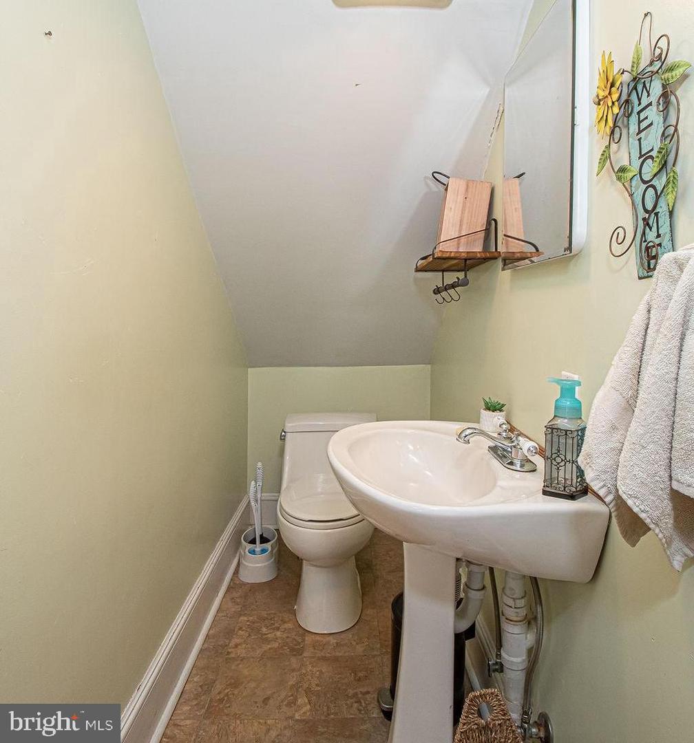 214 LEE ST, FRONT ROYAL, Virginia 22630, 4 Bedrooms Bedrooms, ,1 BathroomBathrooms,Residential,For sale,214 LEE ST,VAWR2012574 MLS # VAWR2012574