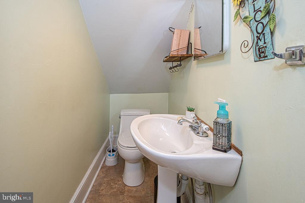 214 LEE ST, FRONT ROYAL, Virginia 22630, 4 Bedrooms Bedrooms, ,1 BathroomBathrooms,Residential,For sale,214 LEE ST,VAWR2012574 MLS # VAWR2012574