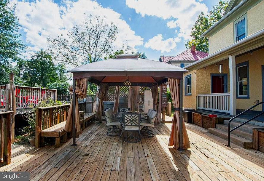 214 LEE ST, FRONT ROYAL, Virginia 22630, 4 Bedrooms Bedrooms, ,1 BathroomBathrooms,Residential,For sale,214 LEE ST,VAWR2012574 MLS # VAWR2012574