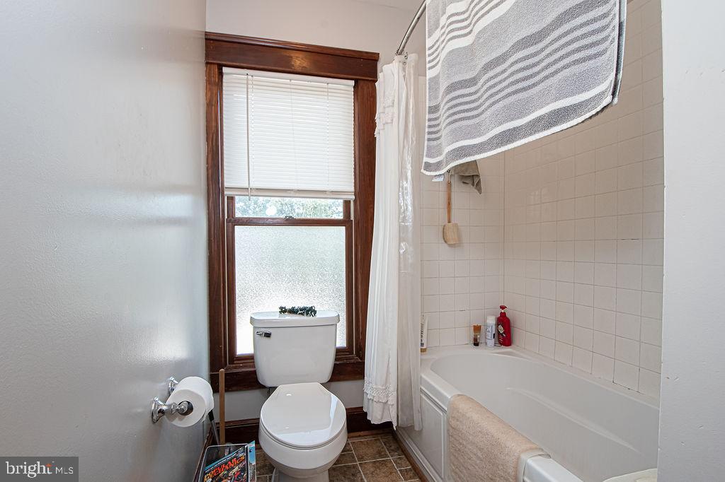 214 LEE ST, FRONT ROYAL, Virginia 22630, 4 Bedrooms Bedrooms, ,1 BathroomBathrooms,Residential,For sale,214 LEE ST,VAWR2012574 MLS # VAWR2012574