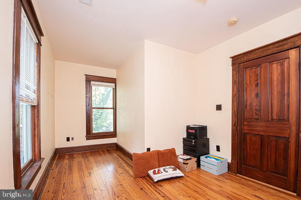 214 LEE ST, FRONT ROYAL, Virginia 22630, 4 Bedrooms Bedrooms, ,1 BathroomBathrooms,Residential,For sale,214 LEE ST,VAWR2012574 MLS # VAWR2012574