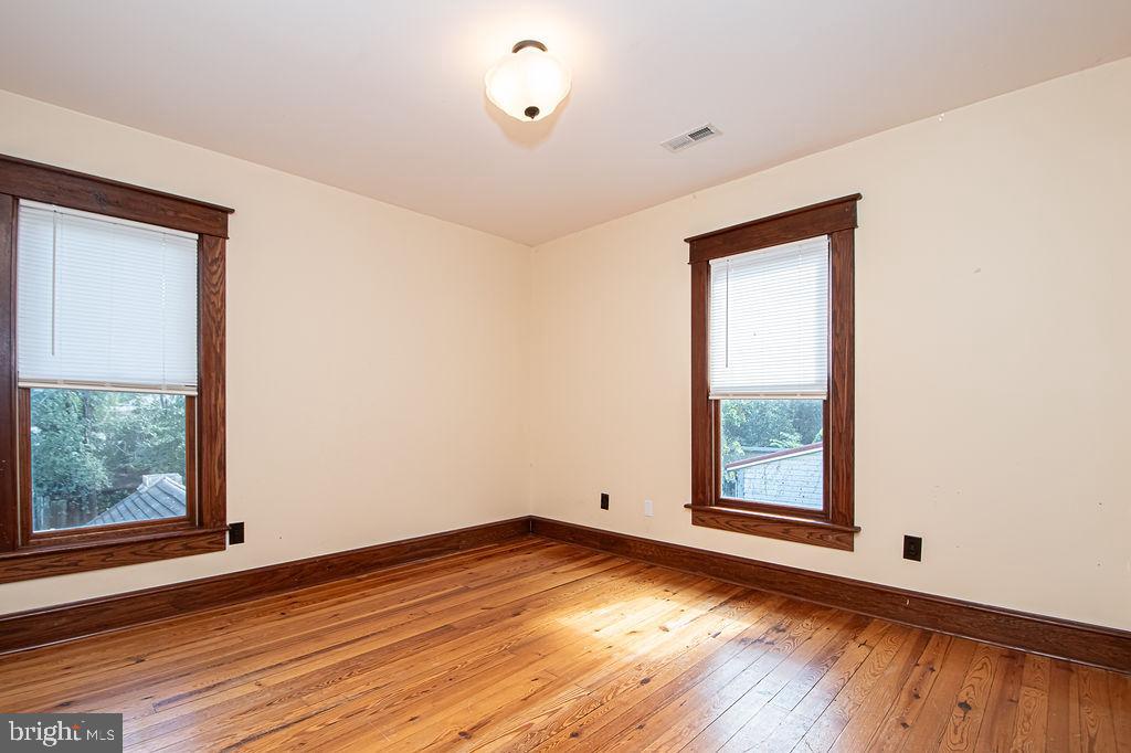 214 LEE ST, FRONT ROYAL, Virginia 22630, 4 Bedrooms Bedrooms, ,1 BathroomBathrooms,Residential,For sale,214 LEE ST,VAWR2012574 MLS # VAWR2012574