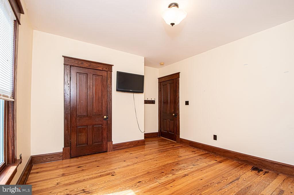 214 LEE ST, FRONT ROYAL, Virginia 22630, 4 Bedrooms Bedrooms, ,1 BathroomBathrooms,Residential,For sale,214 LEE ST,VAWR2012574 MLS # VAWR2012574