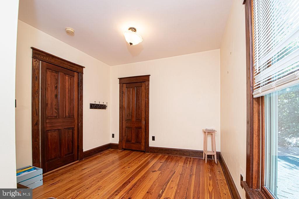 214 LEE ST, FRONT ROYAL, Virginia 22630, 4 Bedrooms Bedrooms, ,1 BathroomBathrooms,Residential,For sale,214 LEE ST,VAWR2012574 MLS # VAWR2012574