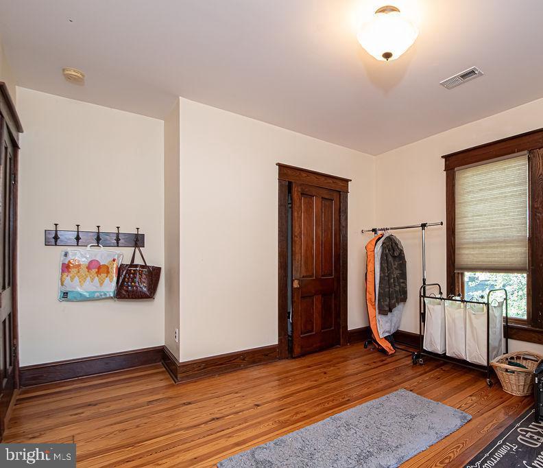 214 LEE ST, FRONT ROYAL, Virginia 22630, 4 Bedrooms Bedrooms, ,1 BathroomBathrooms,Residential,For sale,214 LEE ST,VAWR2012574 MLS # VAWR2012574