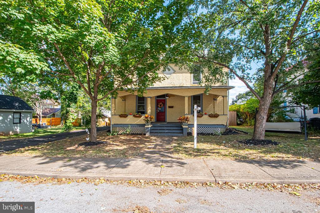 214 LEE ST, FRONT ROYAL, Virginia 22630, 4 Bedrooms Bedrooms, ,1 BathroomBathrooms,Residential,For sale,214 LEE ST,VAWR2012574 MLS # VAWR2012574