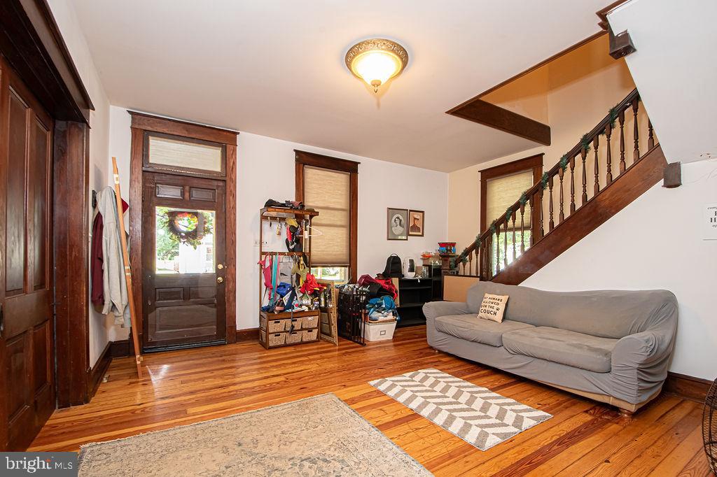 214 LEE ST, FRONT ROYAL, Virginia 22630, 4 Bedrooms Bedrooms, ,1 BathroomBathrooms,Residential,For sale,214 LEE ST,VAWR2012574 MLS # VAWR2012574