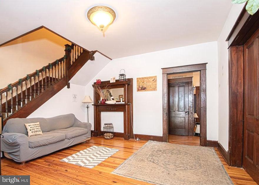 214 LEE ST, FRONT ROYAL, Virginia 22630, 4 Bedrooms Bedrooms, ,1 BathroomBathrooms,Residential,For sale,214 LEE ST,VAWR2012574 MLS # VAWR2012574